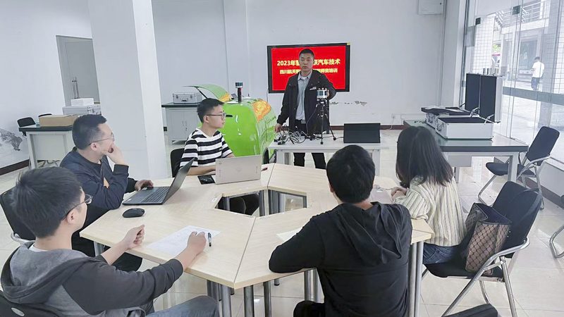 女生适合的技能培训机构：如何选择合适的职业路径