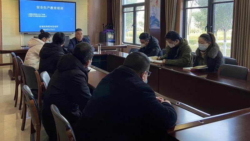 报名成人教育机构的第一步是了解整个流程。通常，报名流程包括以下几个环节：