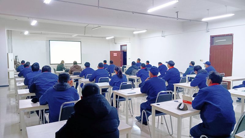 报考心理咨询师需要具备一定的学历要求。根据不同级别，学历要求如下：